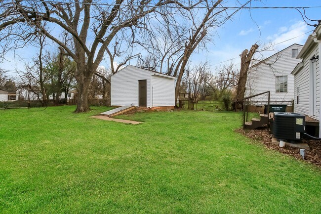 Building Photo - 4732 SE 24th St