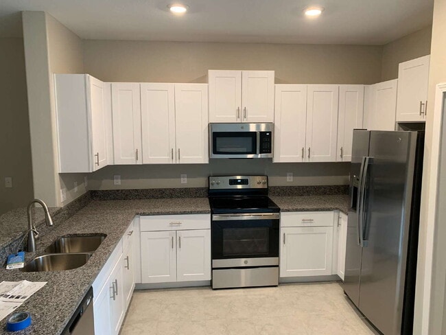 Building Photo - 9625 Pembrooke Pines Dr