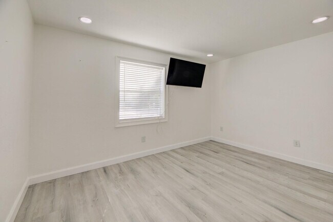 Building Photo - 1317 SW 31st St