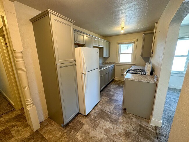 Interior Photo - 141 Campus Ave