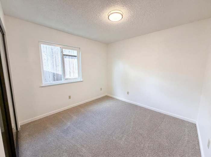 Building Photo - 5901 Small Hill Ct