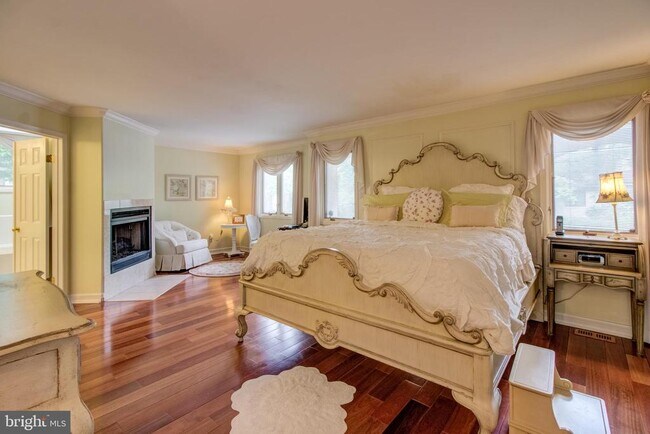 Building Photo - 307 Sayre Dr