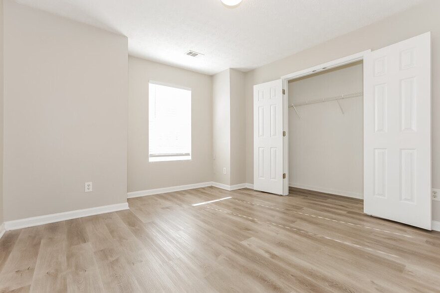 Building Photo - 6050 Flagstaf Walk