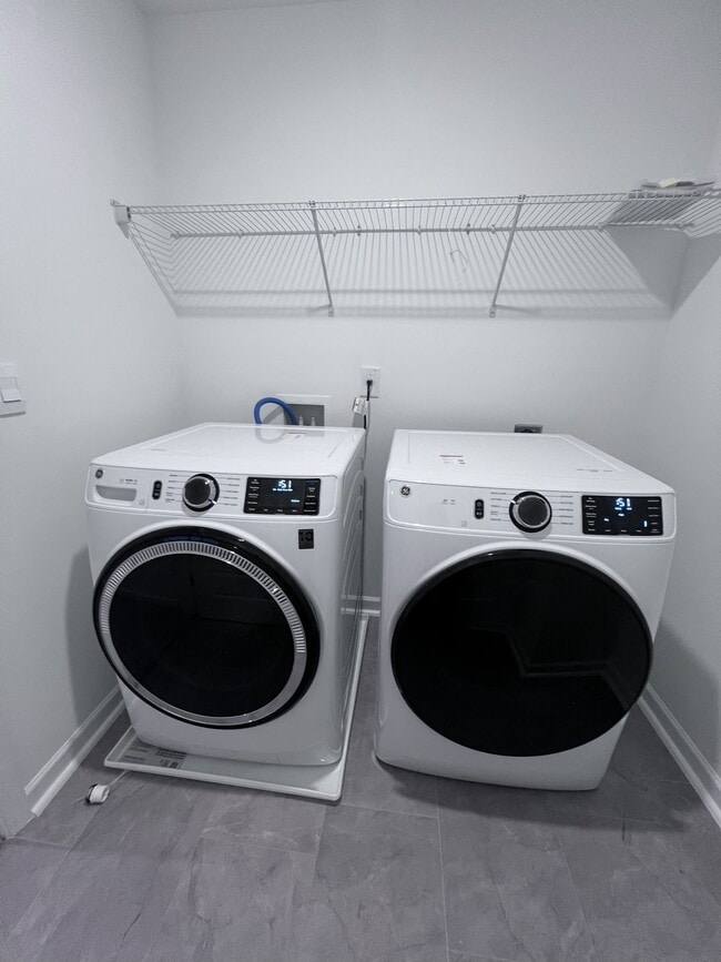 Building Photo - 6092 Knickerbocker Street