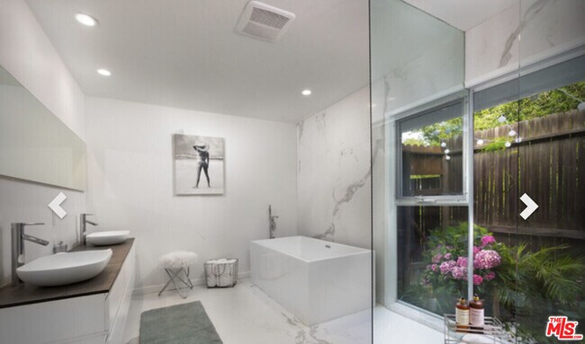 Building Photo - 774 N Kenter Ave