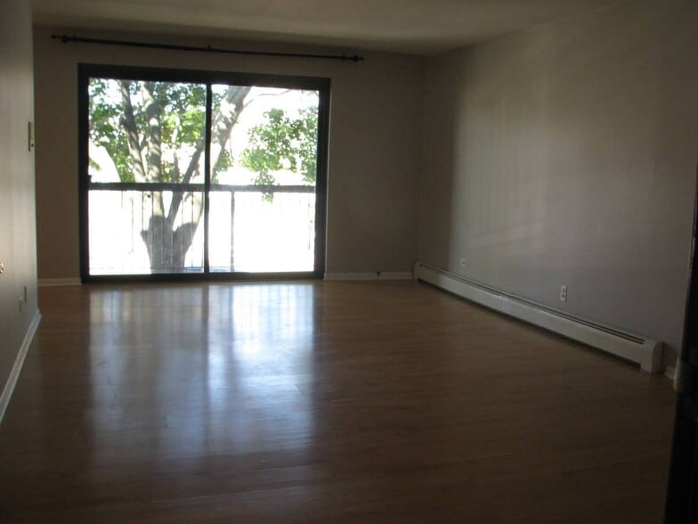 Building Photo - 5511 N Chester Ave