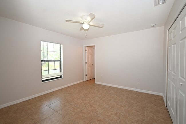 Building Photo - 613 SE 14th St