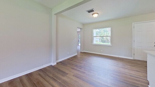 Building Photo - Beautifully Updated 4-Bedroom Home with Modern Finishes & Spacious Backyard