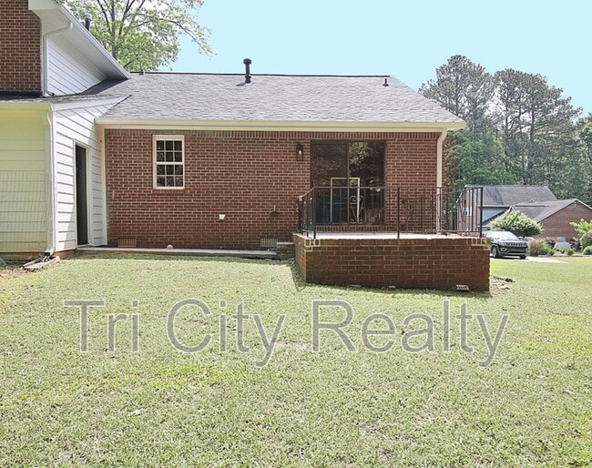 Building Photo - 105 Rose Ct