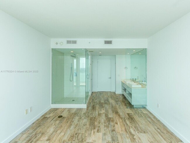 Building Photo - 650 NE 32nd St
