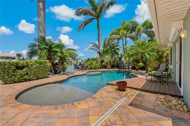 Building Photo - 10124 Yacht Club Dr