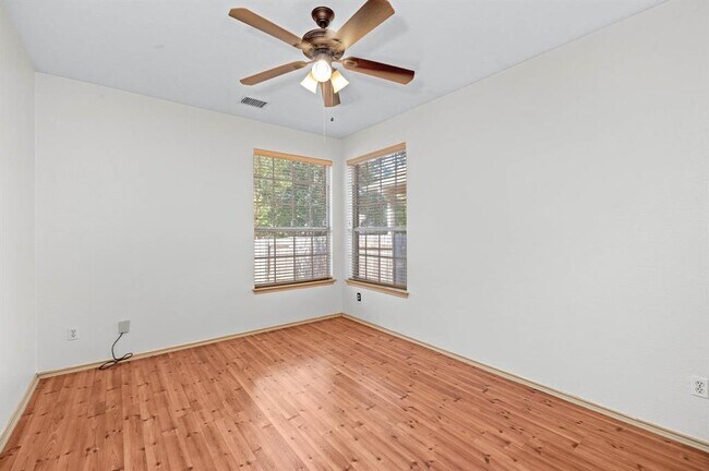 Building Photo - 1601 Chasewood Dr