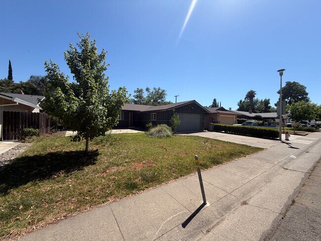 Building Photo - 3 Bedroom | 2 Bathroom | Single Family Home