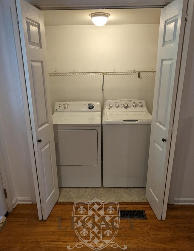 Building Photo - 1101C Biltmore Dr