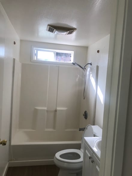 Bathroom - 6 Jones Pl