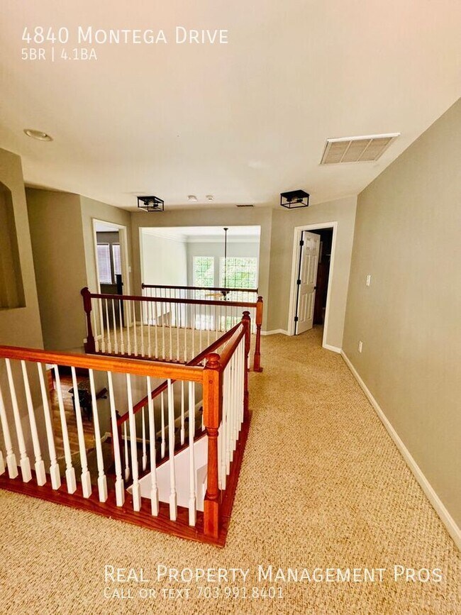 Building Photo - 4840 Montega Dr