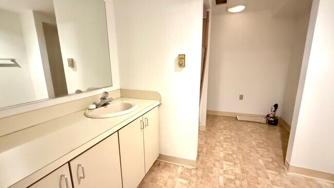 Building Photo - 20 Arthur Dr