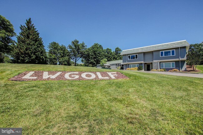 Building Photo - 15101 Interlachen Dr