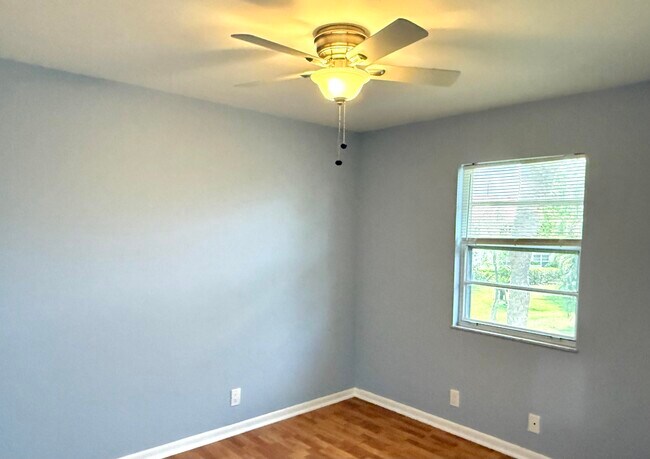 Building Photo - 1532 SE Royal Green Cir