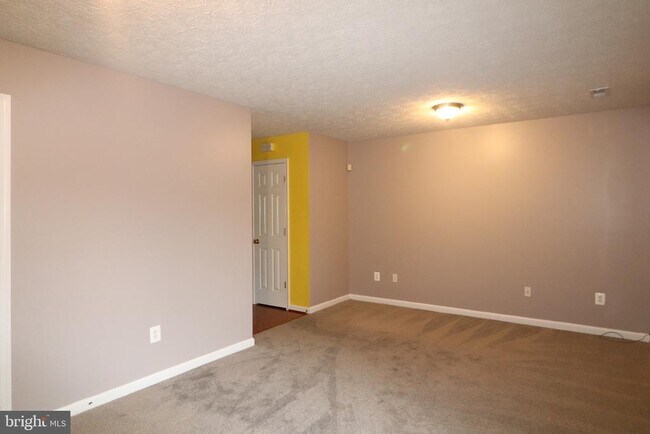 Building Photo - 104 Stingray Ct