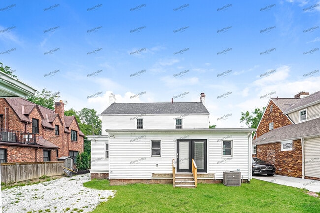Building Photo - 26747 Russell Rd