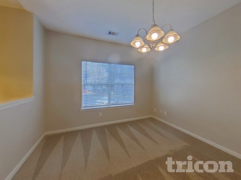 Building Photo - 1421 Highgrove Way