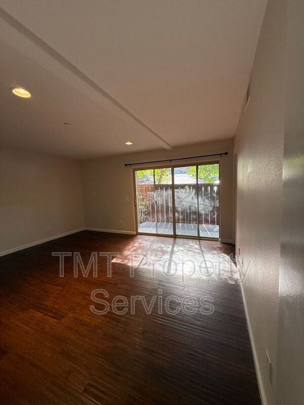 Building Photo - 242 Lucas Ln