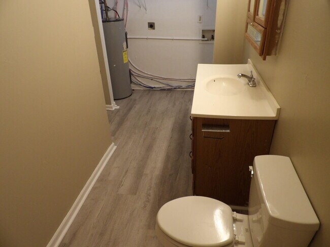 Building Photo - 140 Landings Dr