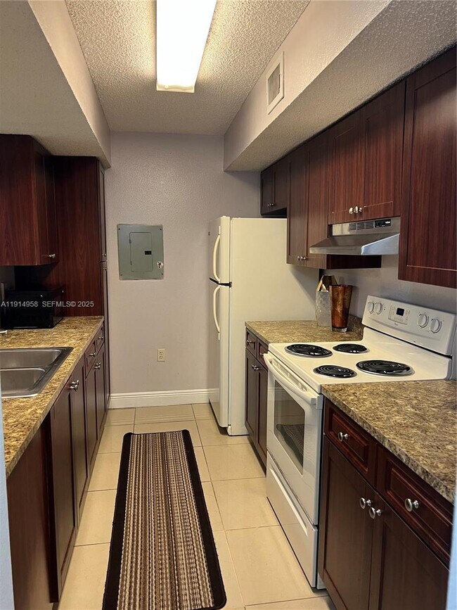 Building Photo - 15661 SW 104th Terrace