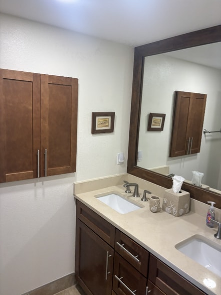 Building Photo - 100 Pierce St