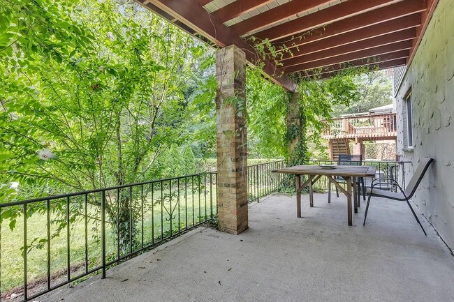 Building Photo - 9 Bronxville Ln