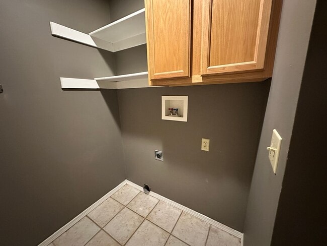 Building Photo - 301 Holly St