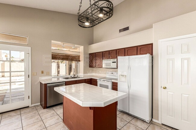 Building Photo - 16617 S 14th St