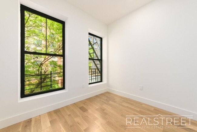 Building Photo - Brand New 3 Bed 3 Bath in Bed Stuy Brownst...