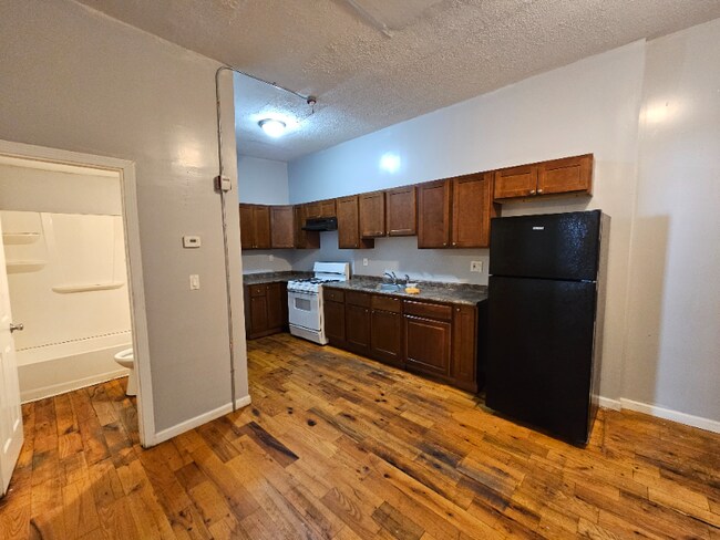 Building Photo - 782 Hallett St
