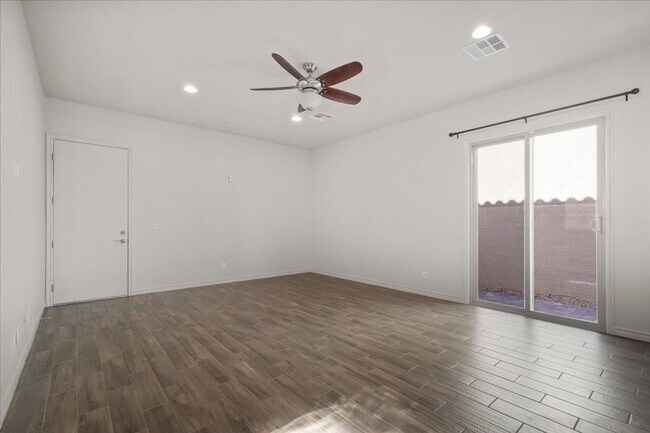 Building Photo - Fabulous Home with NexGen Sutie!