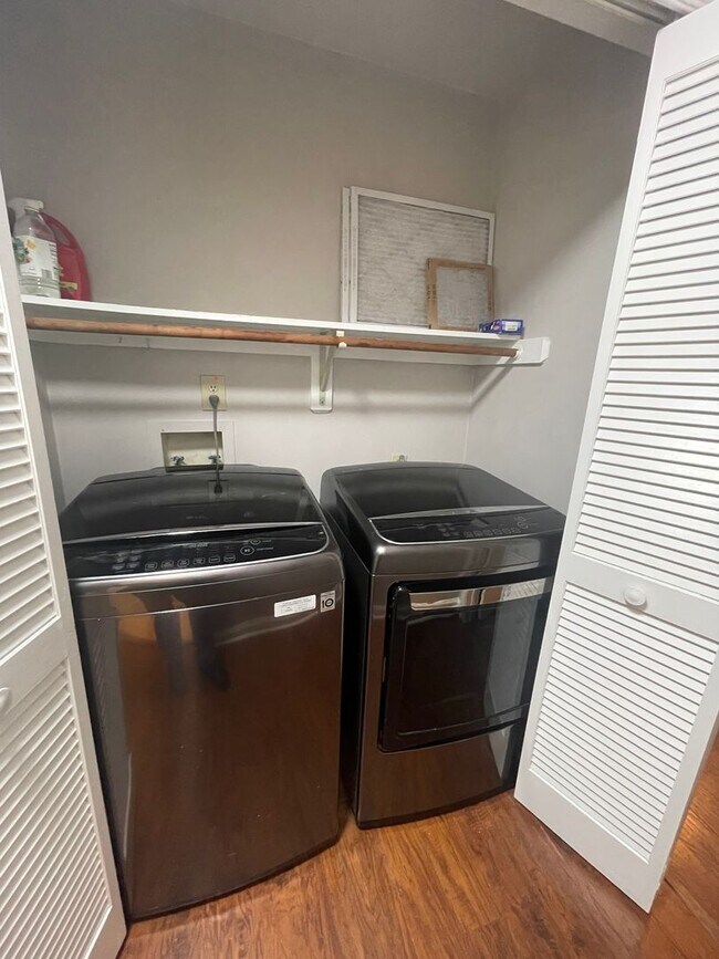 Building Photo - Beautiful home in Riverwalk