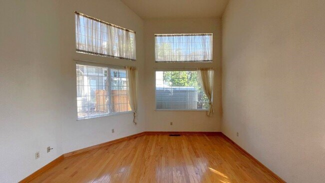 Building Photo - Martinez Beautiful 4 bedroom 3 bath home! ...