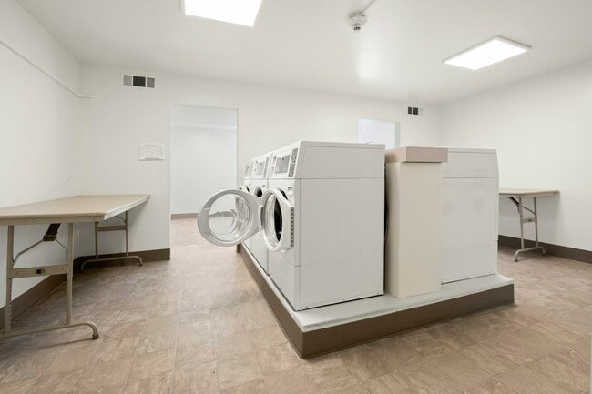 Building Photo - 300 N Civic Dr