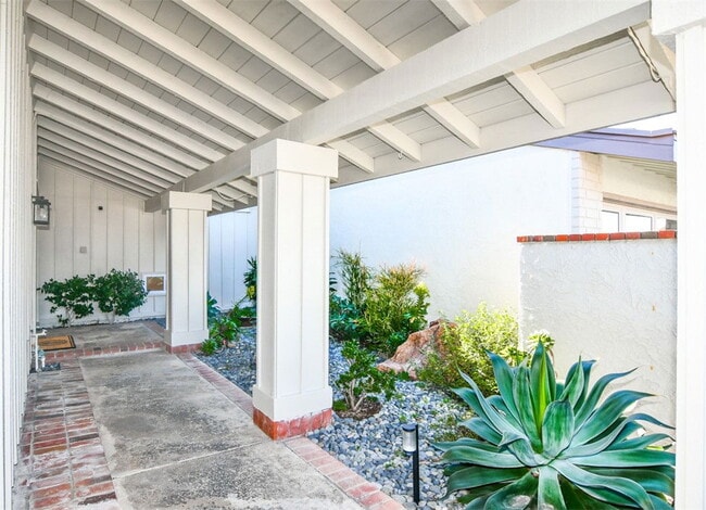 Building Photo - 7 Sandbar Dr