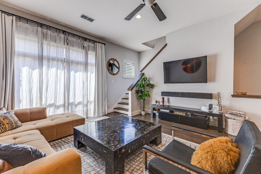 Building Photo - 2928 State St