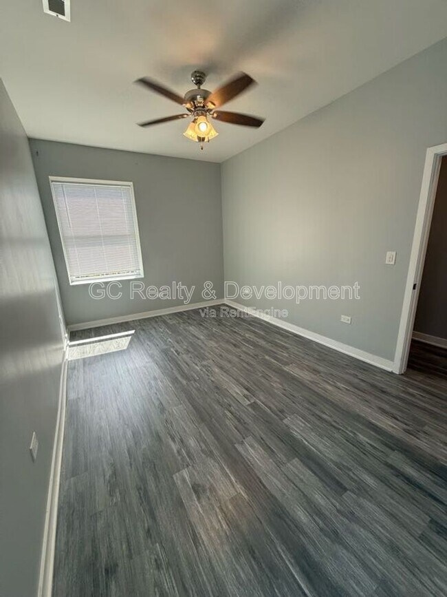 Building Photo - 4753 S St Lawrence Ave