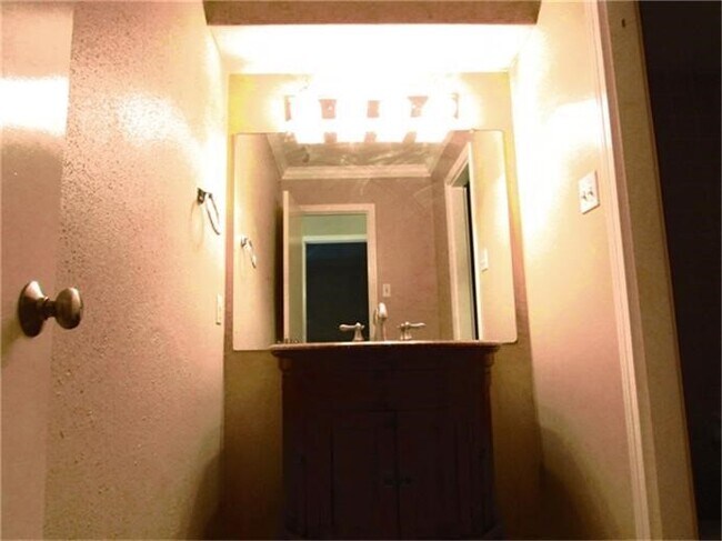 Building Photo - 2212 S Belmont Dr