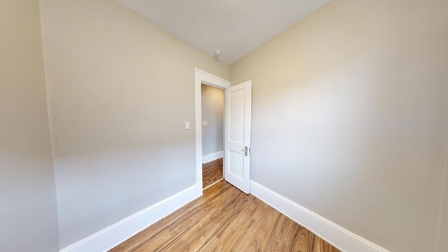 Building Photo - Lease to own! 5 bedroom/1 bath, Old Brooklyn.