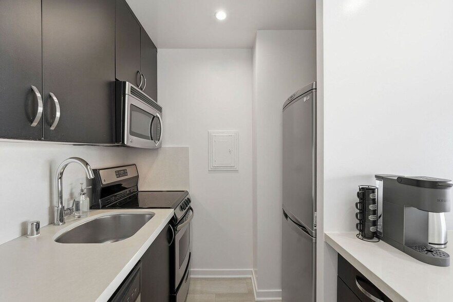 Building Photo - 899 Pine St