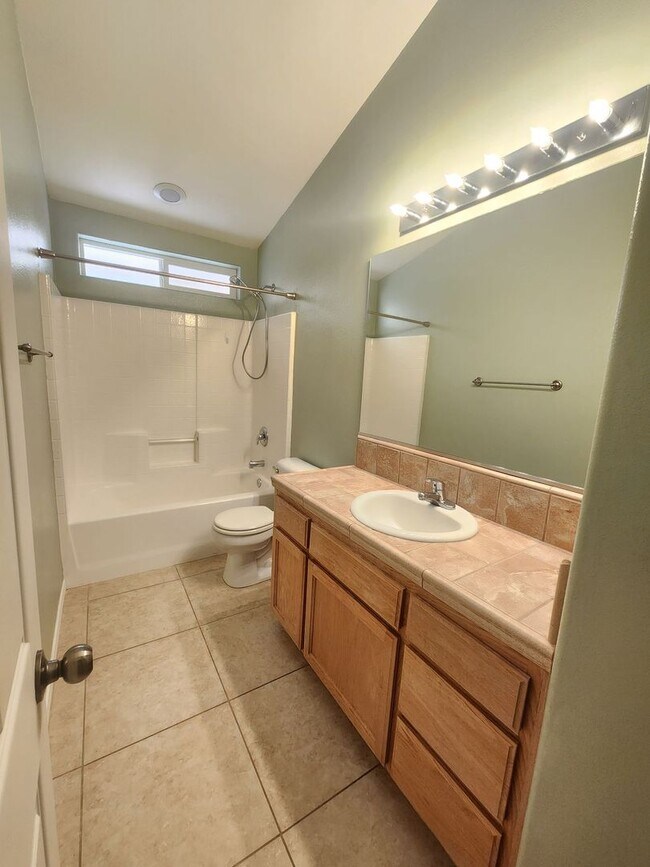 Building Photo - **Move in Special $100 Off 1st Month** 3 bedroom 2 Bath in Indian Cove