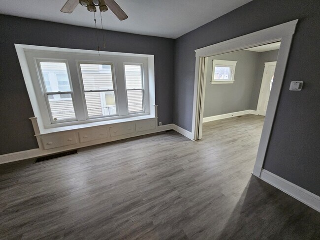 Building Photo - 3433 W 41st St