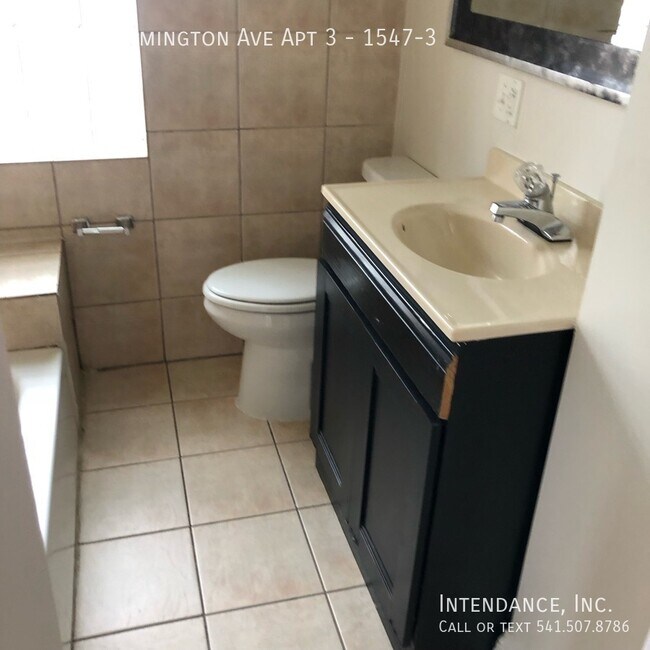 Building Photo - 1547 N Leamington Ave