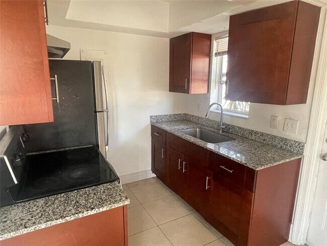 Building Photo - 363 SW 15th St