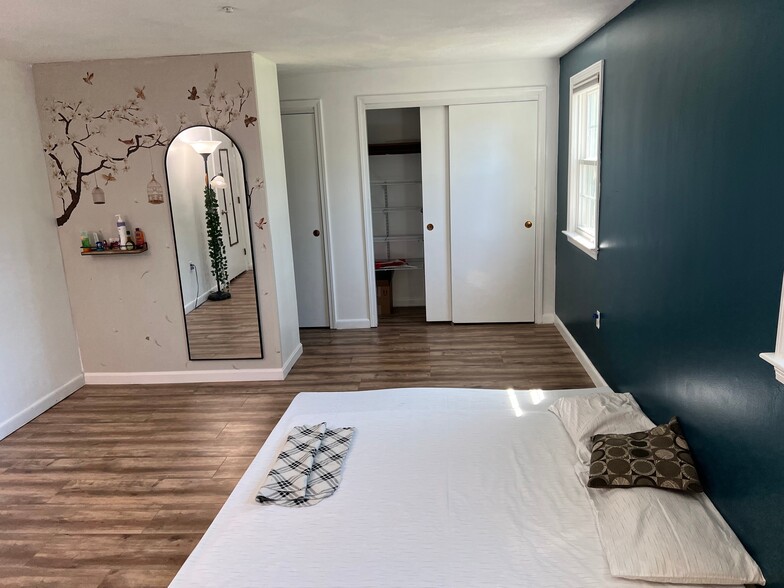 Master Bedroom Waling Closets - 1 Meetinghouse Rd